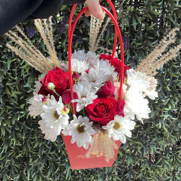 Композиция в коробке «Волшебный сад»  в Армянске