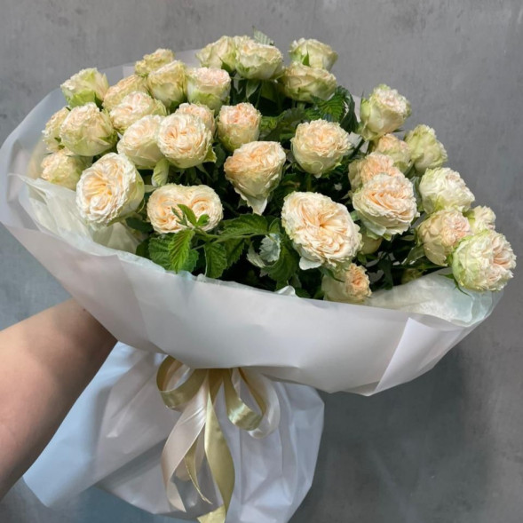 9 кустовых роз в упаковке в Армянске