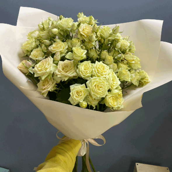 7 кремовых кустовых роз в Армянске