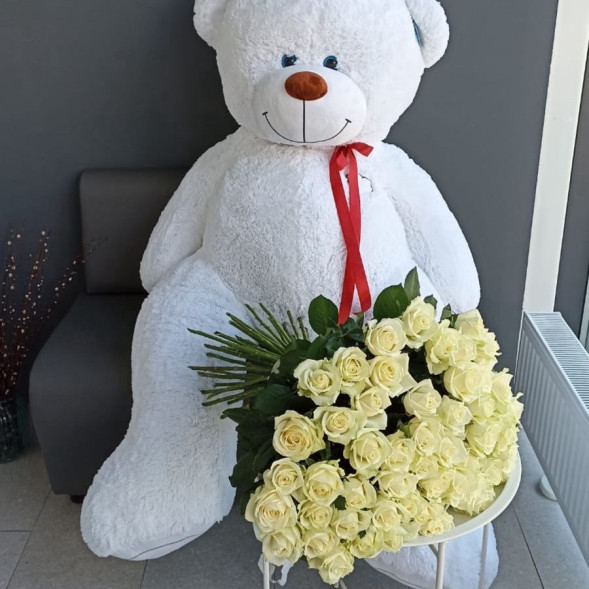 101 белая роза с плюшевым мишкой  в Армянске