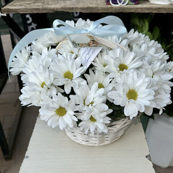 Композиция  «Хризантемы в корзине» в Армянске