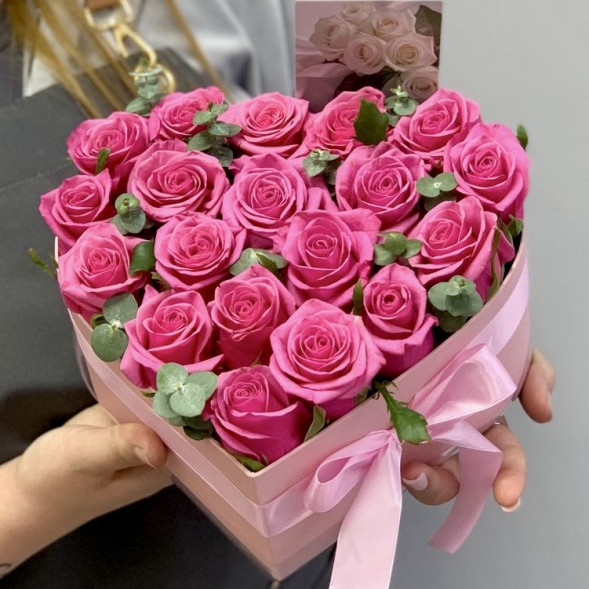Розы в коробке «Сердце» в Армянске