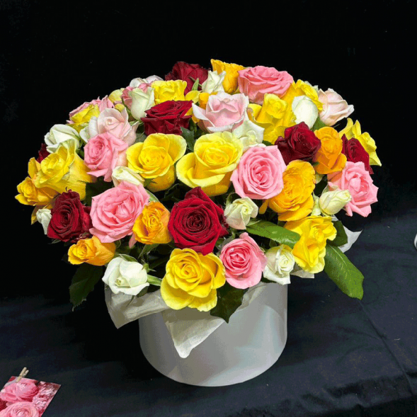 51 роза микс в шляпной коробке в Армянске