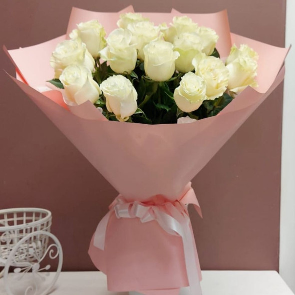 Букет 15 белых голландских роз в упаковке в Армянске